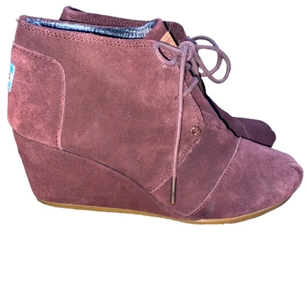 Tom’s lace up wedge ankle booties brown size 8 1/2